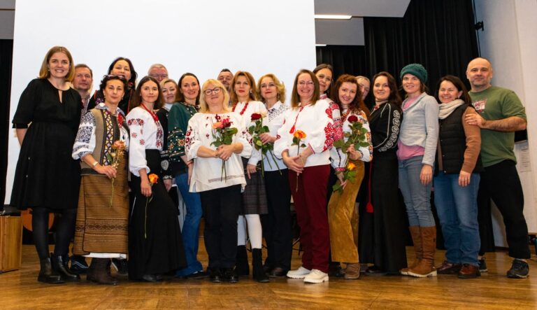 Musik, die hilft: Ergebnisse der Benefizkonzerte von Stimmen des Friedens